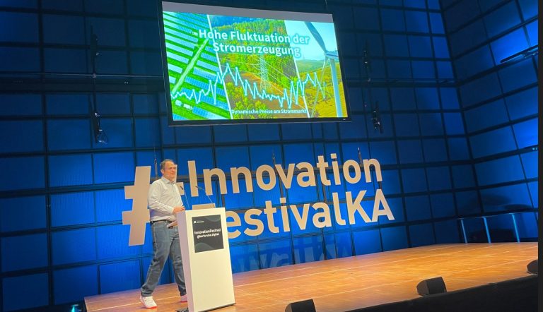 Dr. Manuel Lösch stellt InnoCharge als Top-10-Innovation beim InnovationFestival Karlsruhe vor
